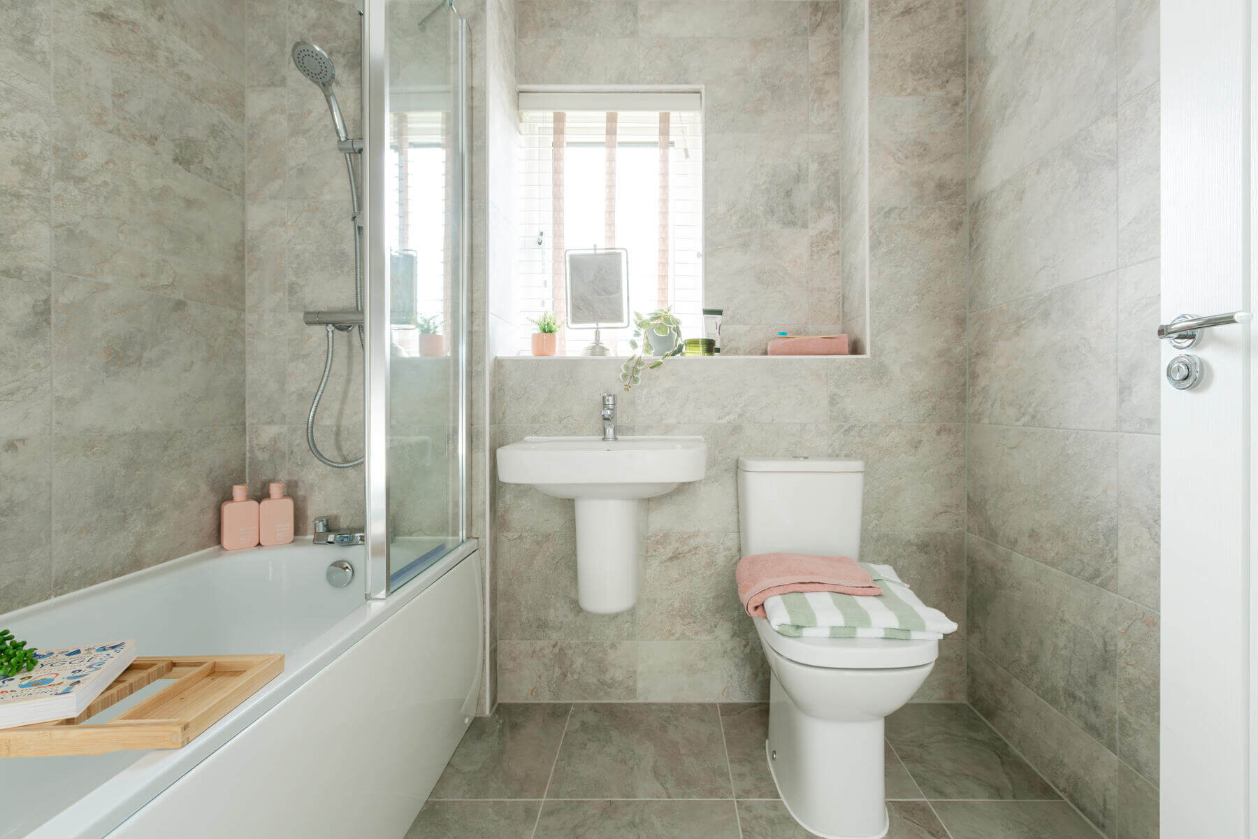 Family bathroom of the Aynesdale