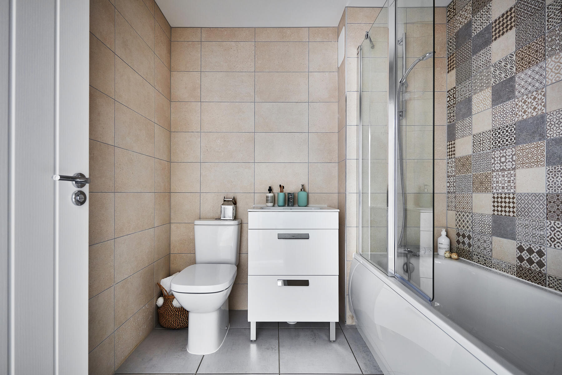 Braxton bathroom at Whittle Gardens