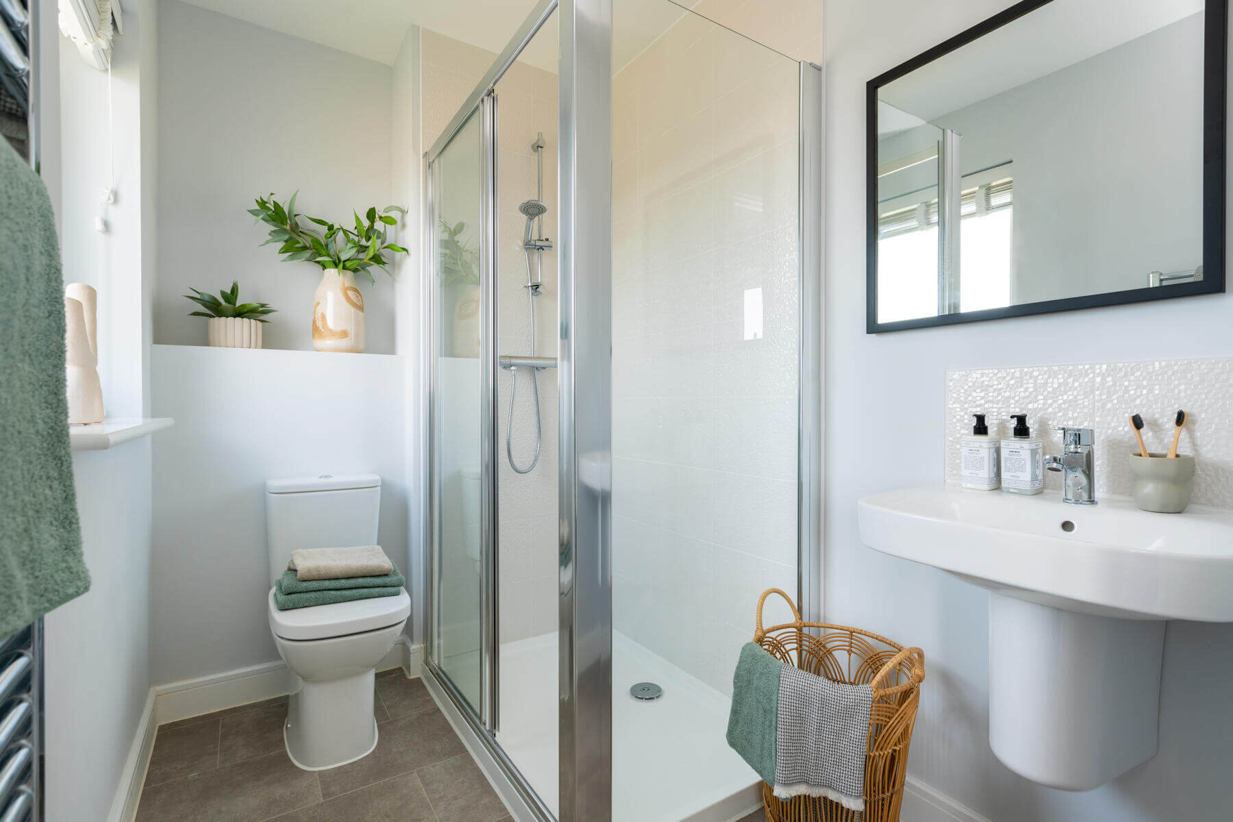 En suite of bedroom 1 of the Thirlford
