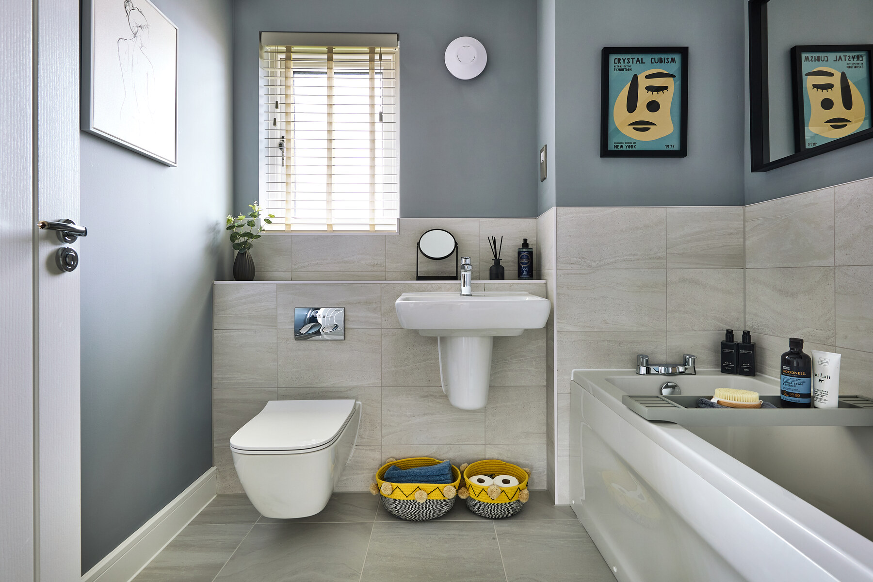 A family friendly bathroom