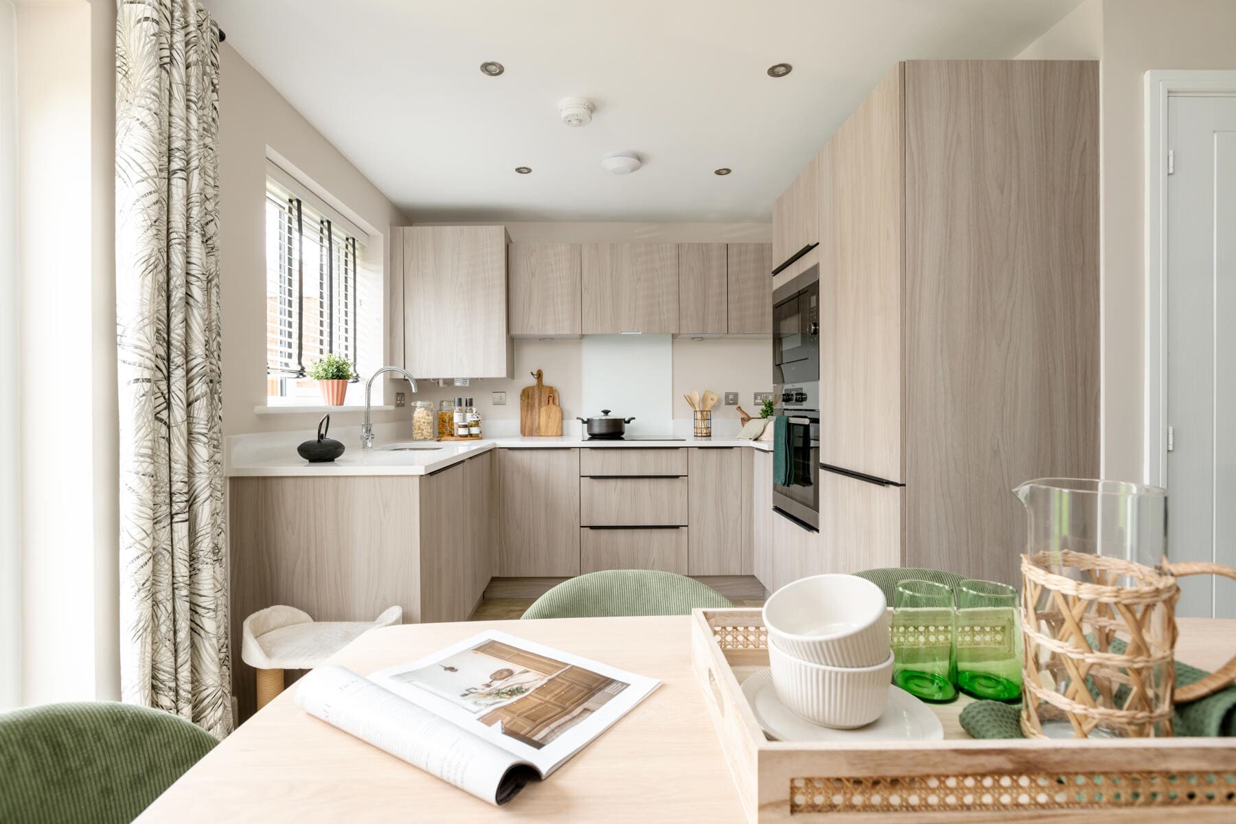 Kitchen with dining table 