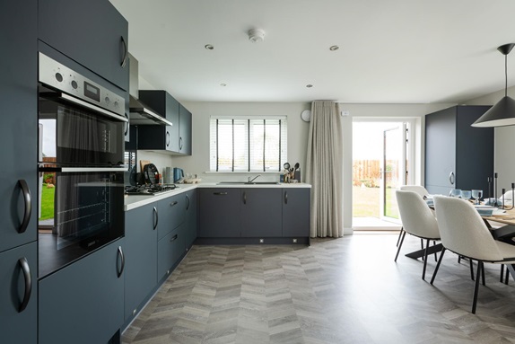 3 bedroom mid terrace