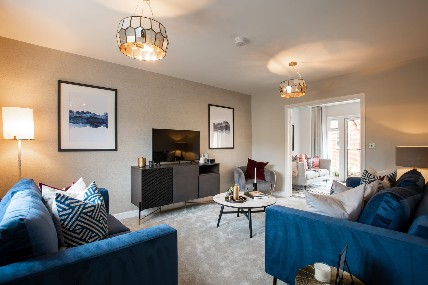 Lounge with view to the dining room