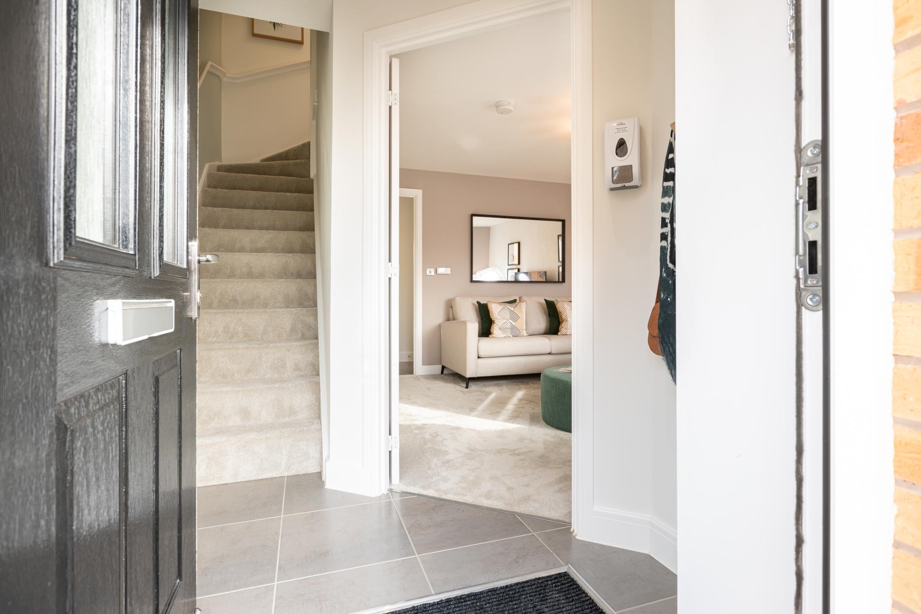 Hall through to lounge