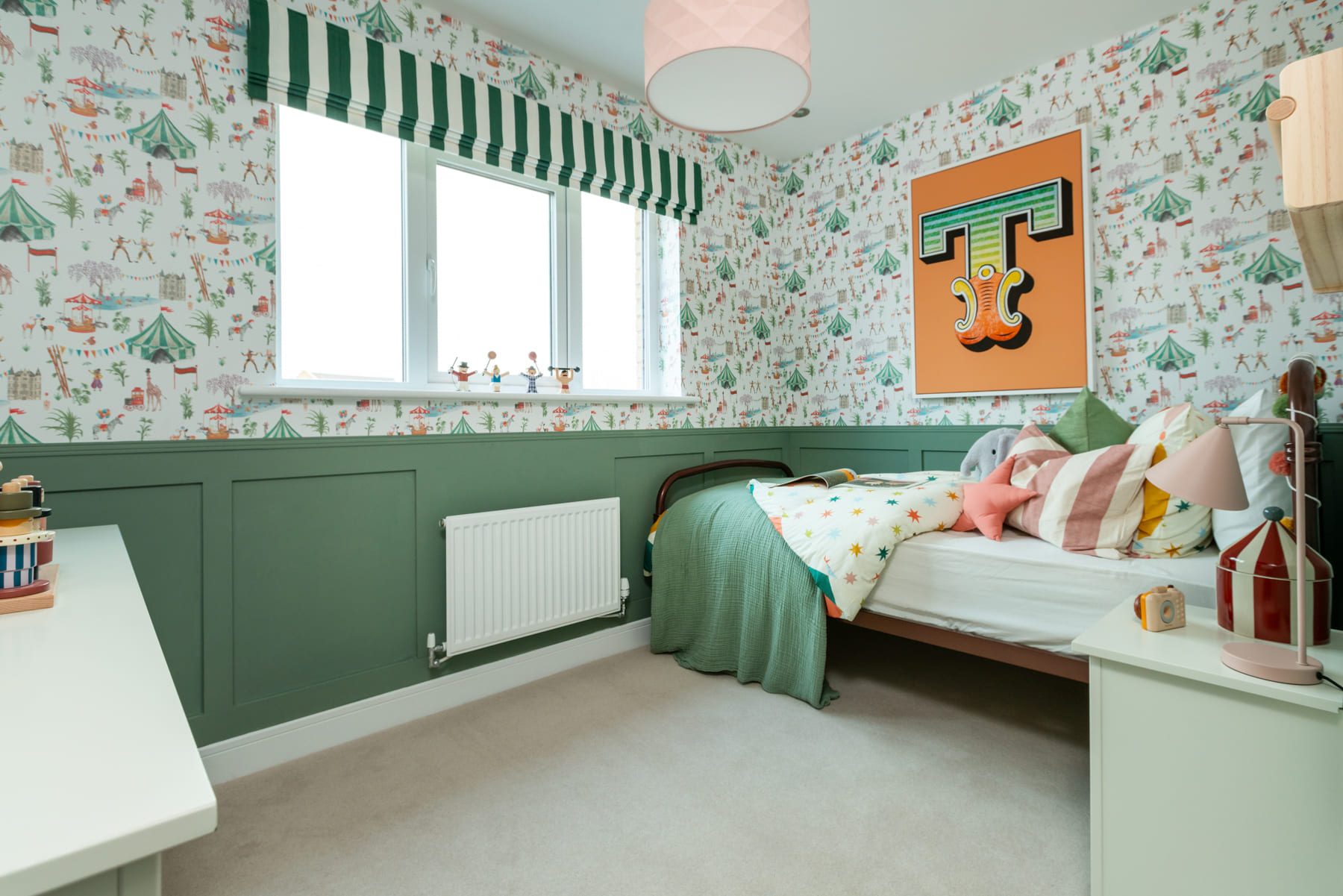 Single bed with chest