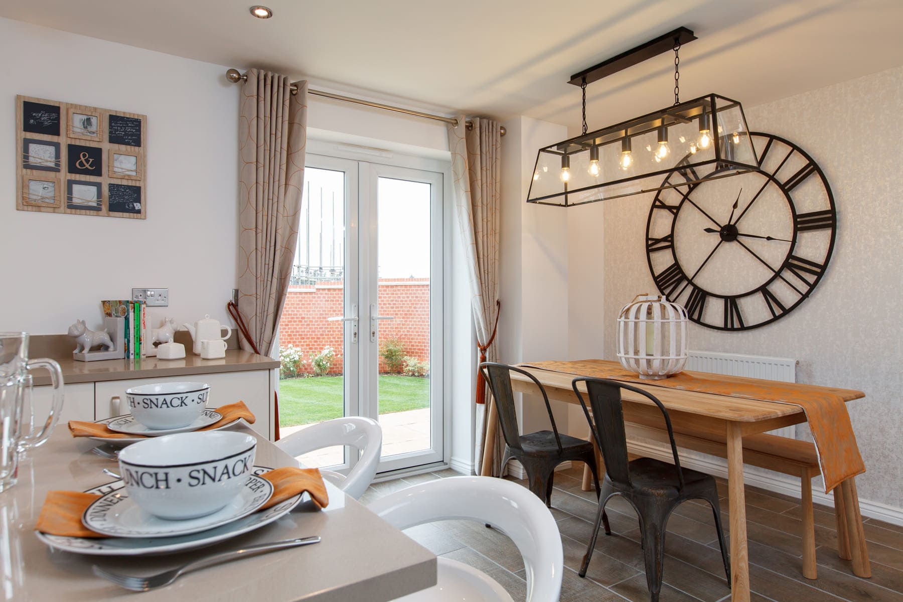 Breakfast bar and dining room