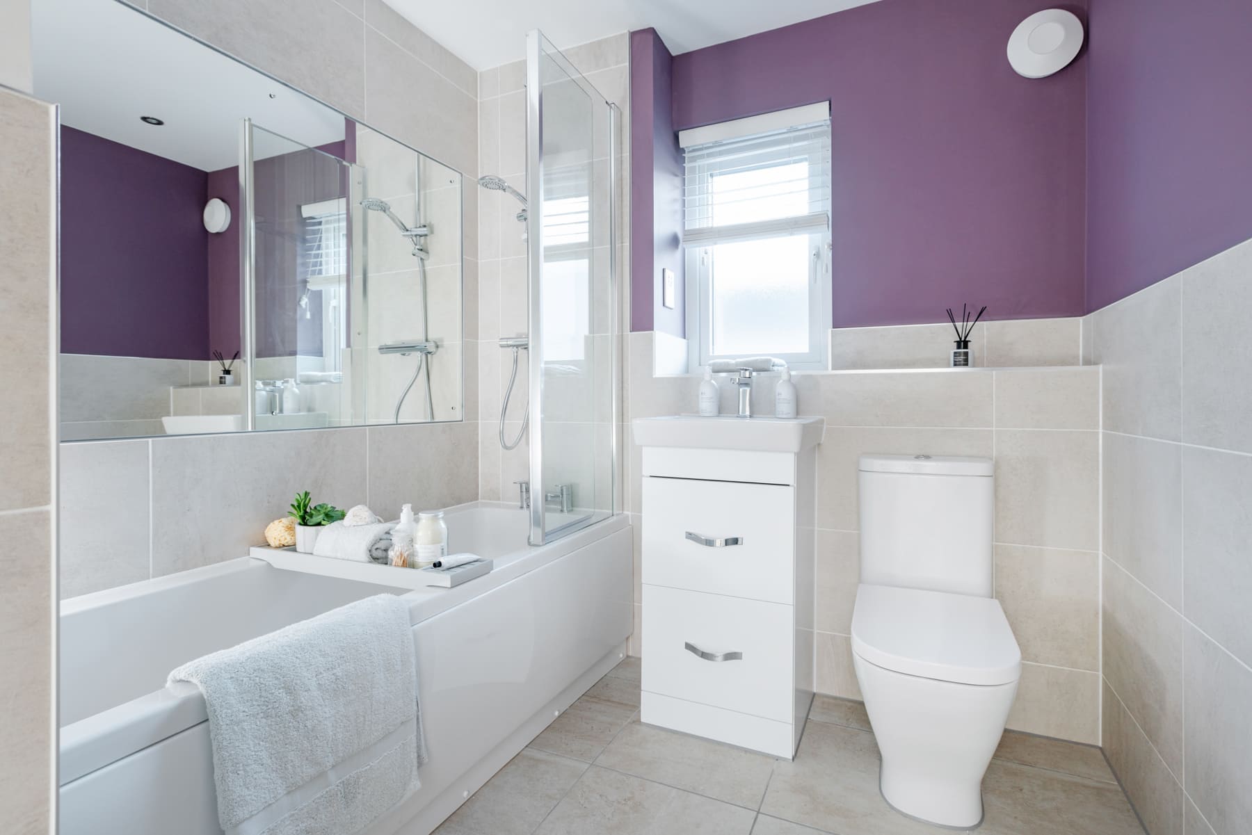 Toilet, sink and bath