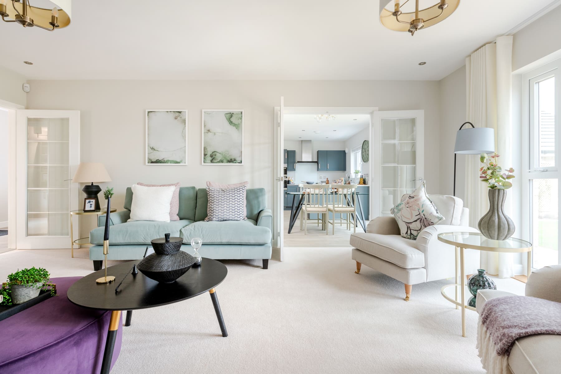 Lounge with double doors to the kitchen