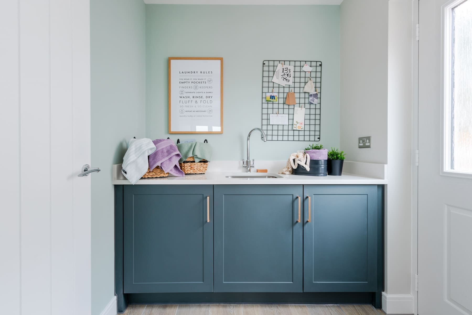 Utility room with sink