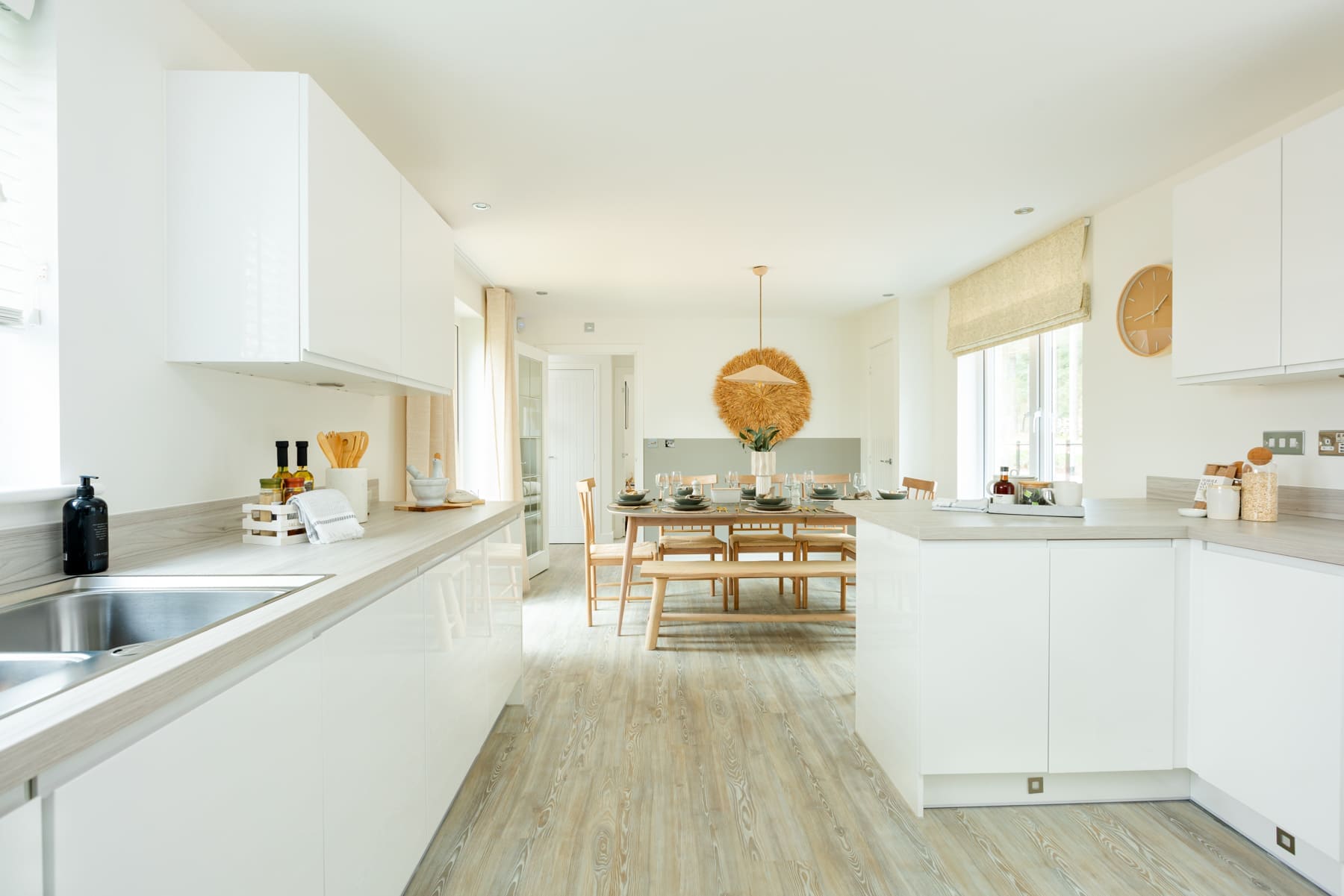 Kitchen with breakfast bar