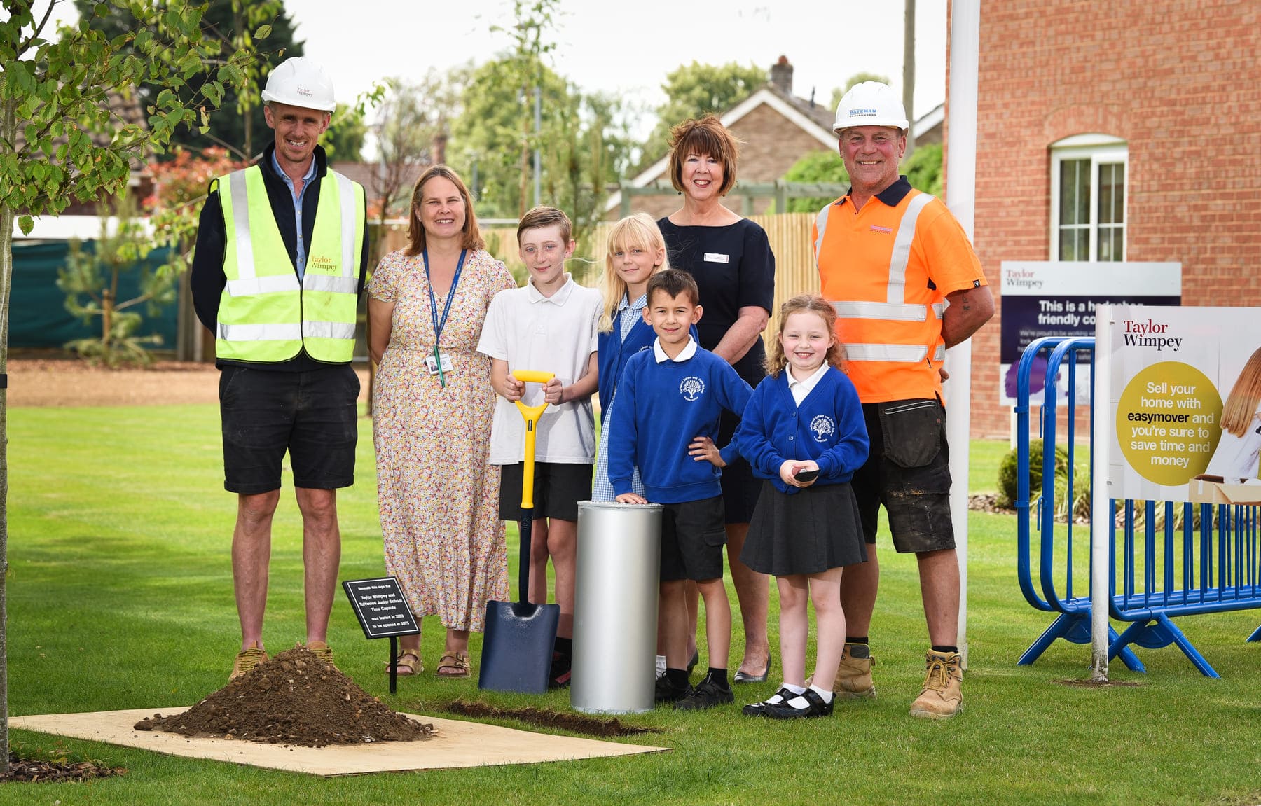 School children with Taylor Wimpey staff