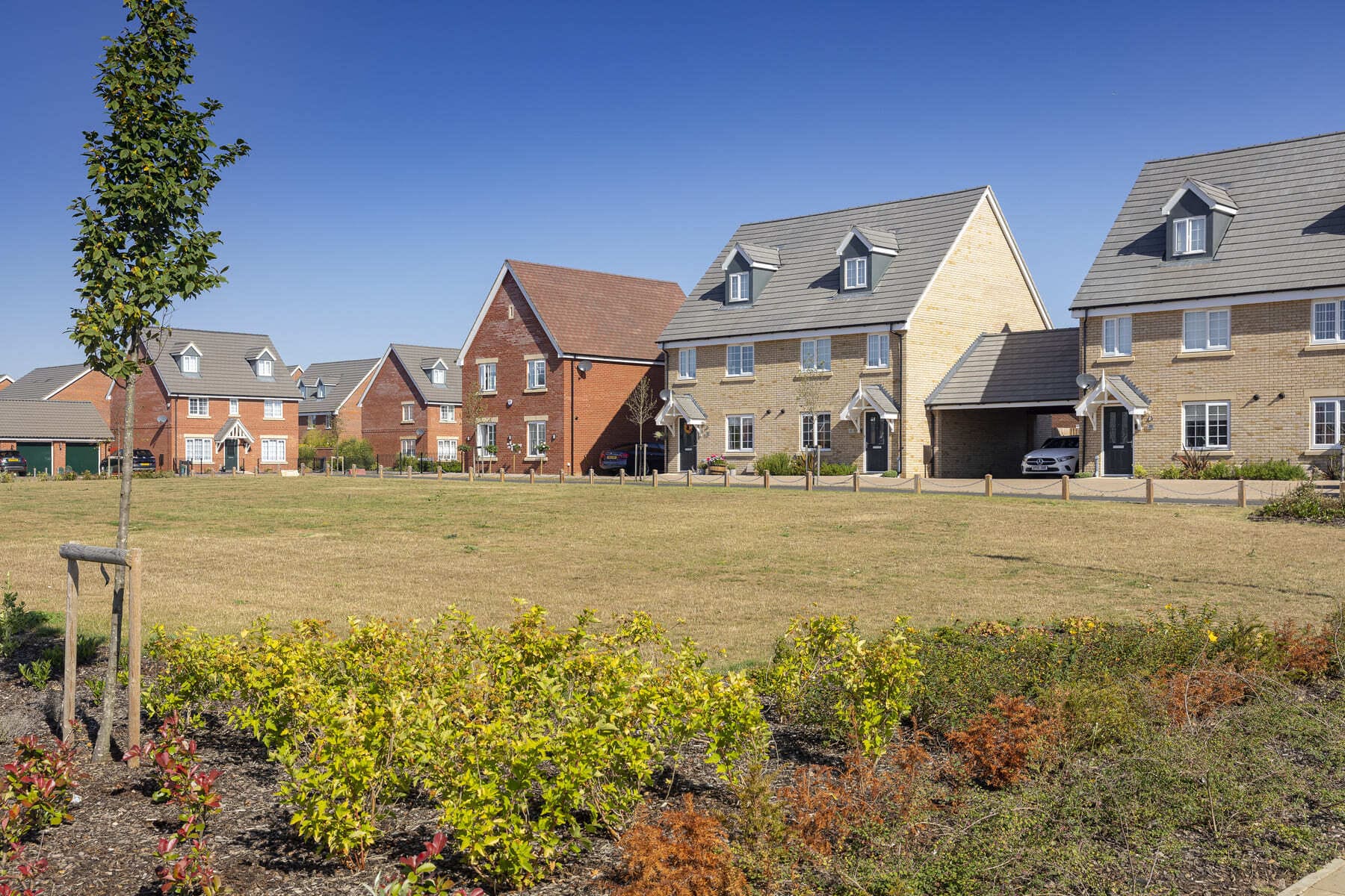 Hampden View street scene and green space