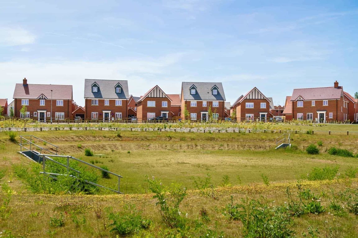 Lark Grange street scene over balancing pond