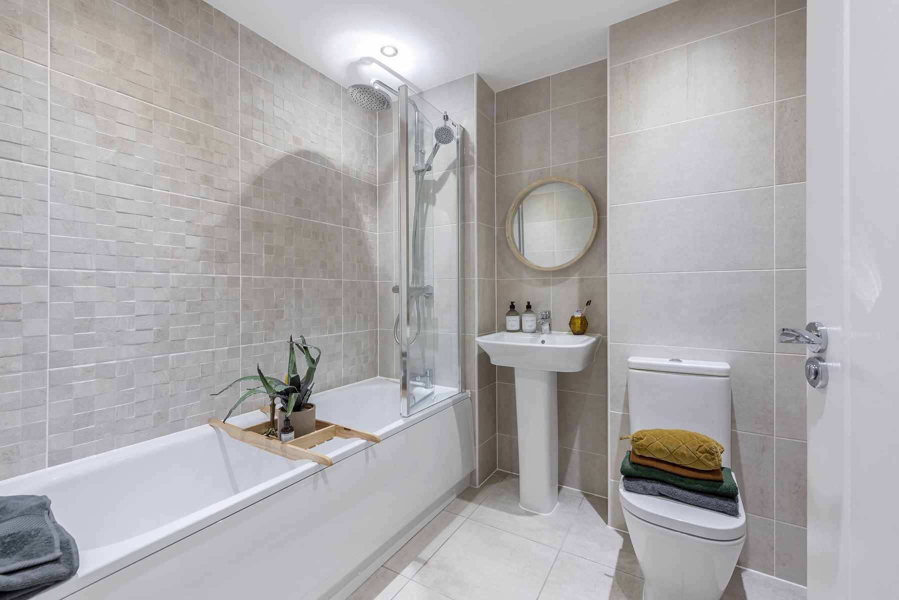 Main bathroom