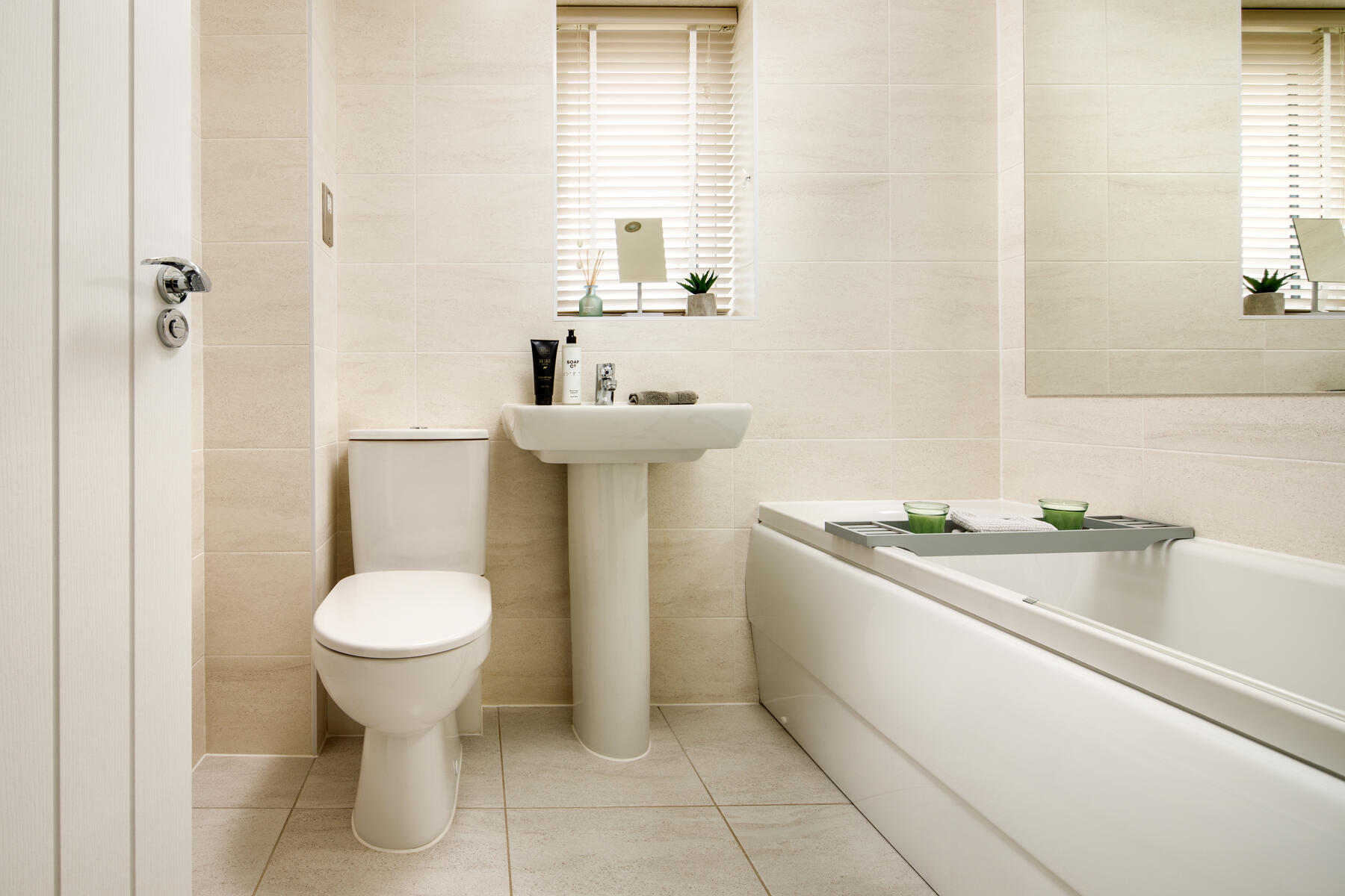 Main bathroom with mirror