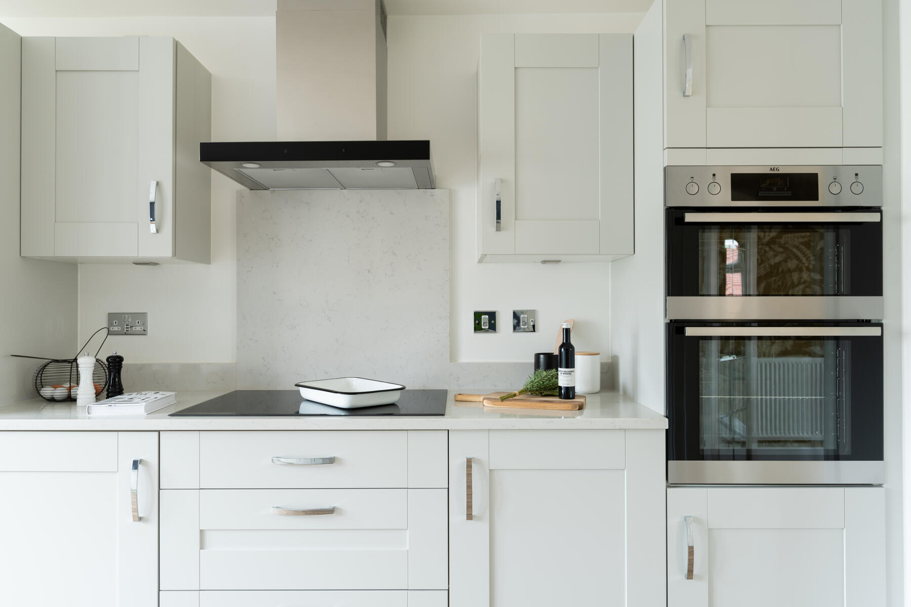 Kitchen worktop and oven