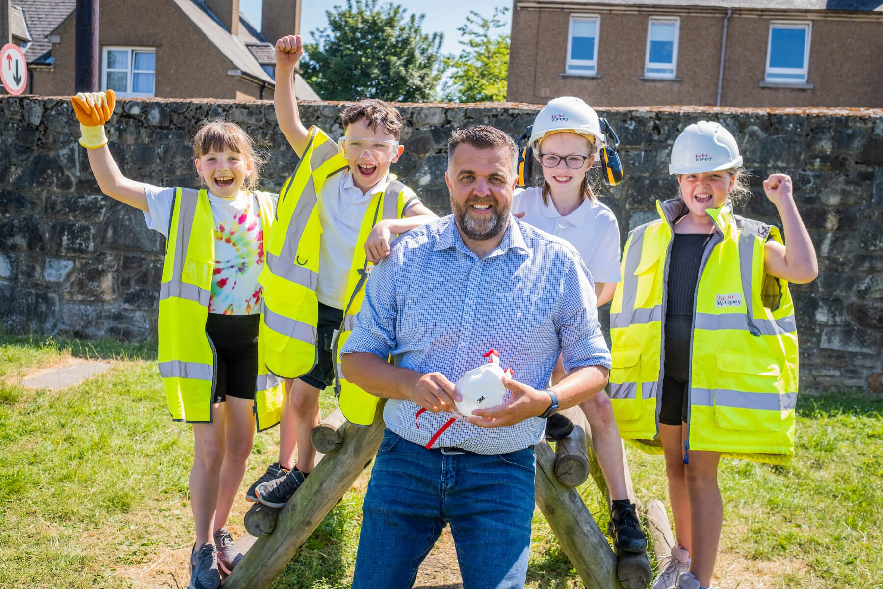 Gilmerton Primary School kids and Derek