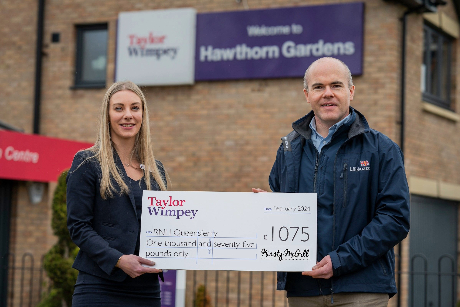 RNLI Donation at Hawthorn Gardens
