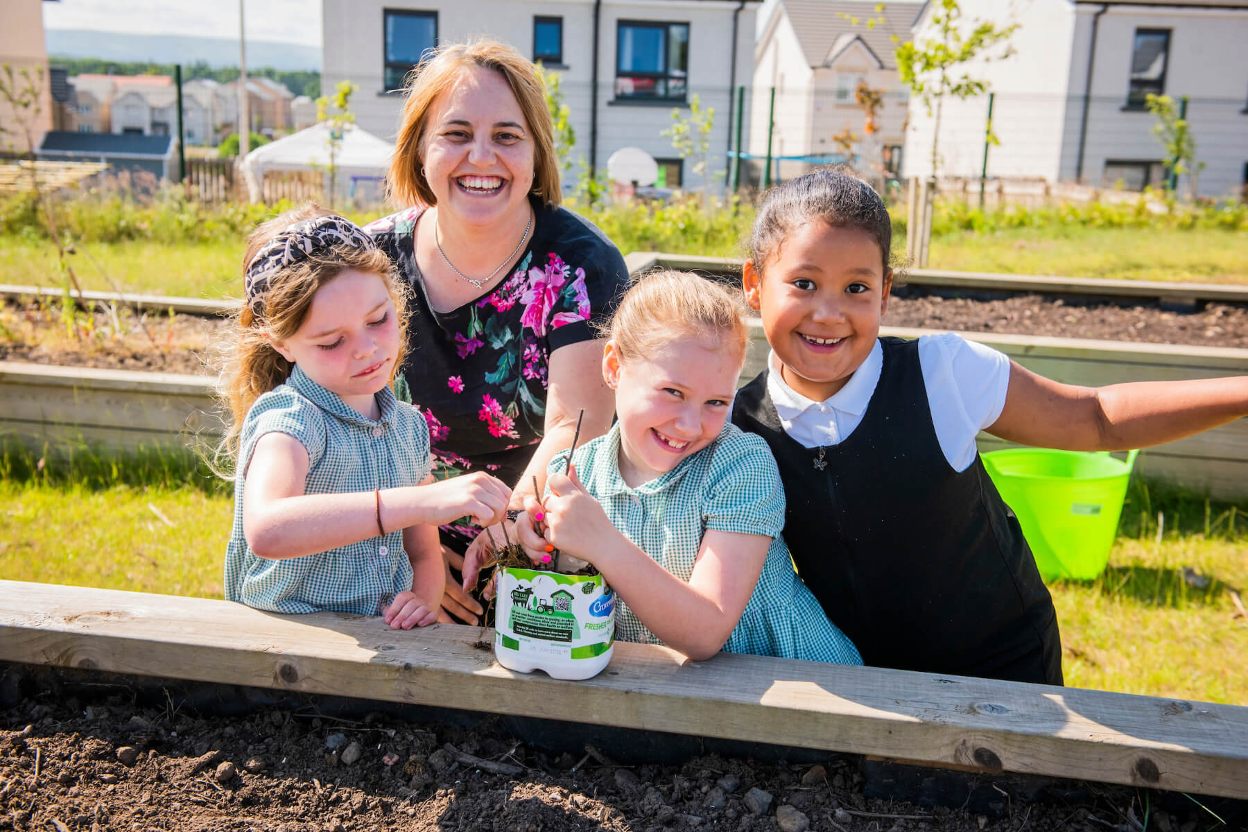 Karen Malt, Taylor Wimpey East Scotland’s local sustainability champion with Melissa Shaw, Buglife Conservation Officer and children from Letham Mains Primary School