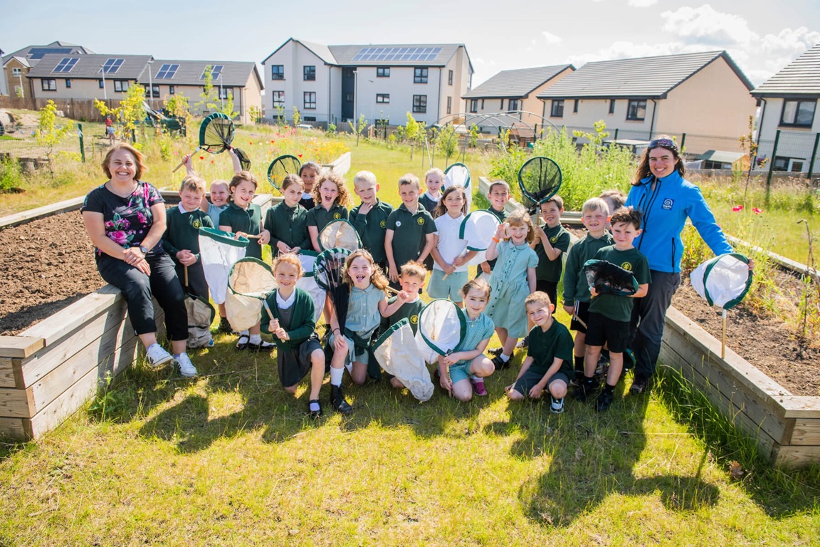 Karen Malt, Taylor Wimpey East Scotland’s local sustainability champion with Melissa Shaw, Buglife Conservation Officer and children from Letham Mains Primary School