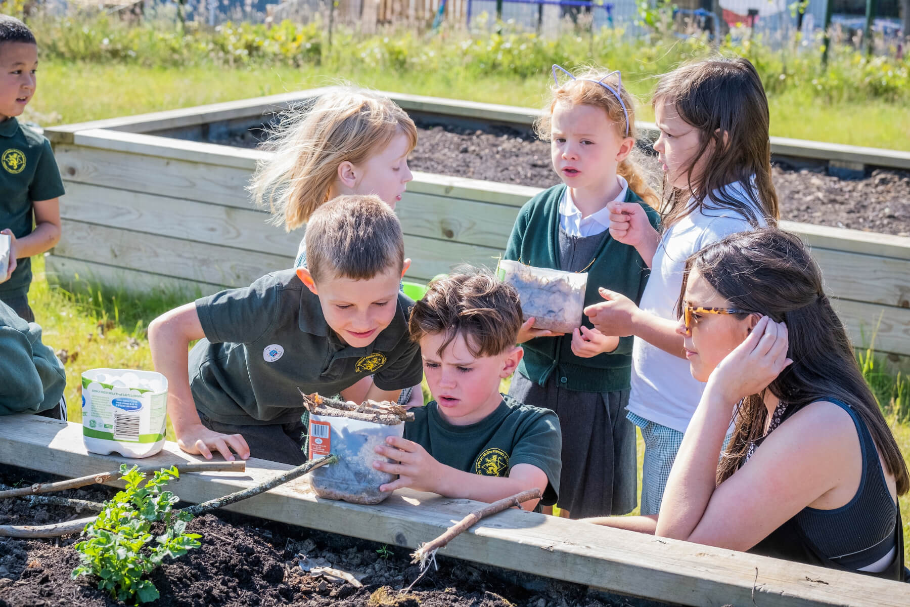 Karen Malt, Taylor Wimpey East Scotland’s local sustainability champion with Melissa Shaw, Buglife Conservation Officer and children from Letham Mains Primary School