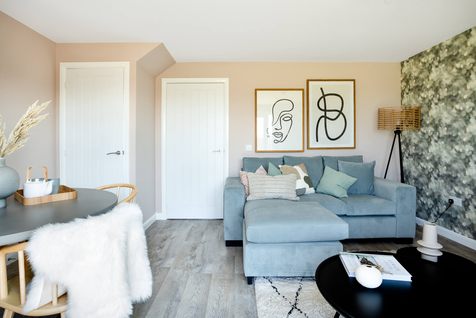 Lounge diner in the Baxter home