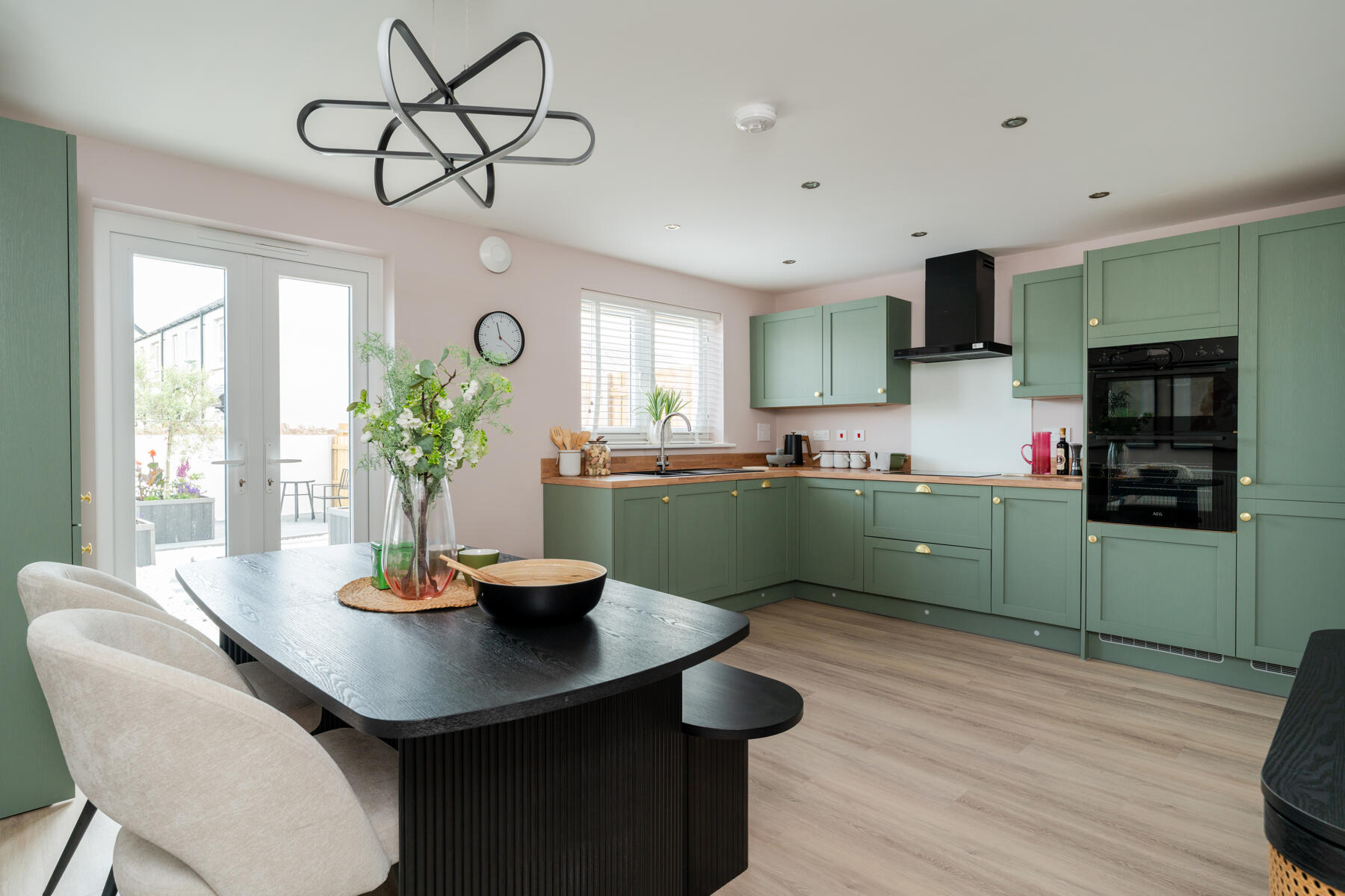 Open plan kitchen / dining area