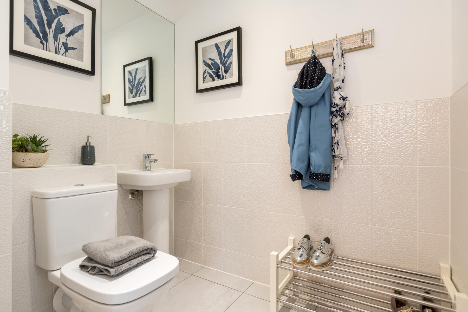 Kingdale example cloakroom