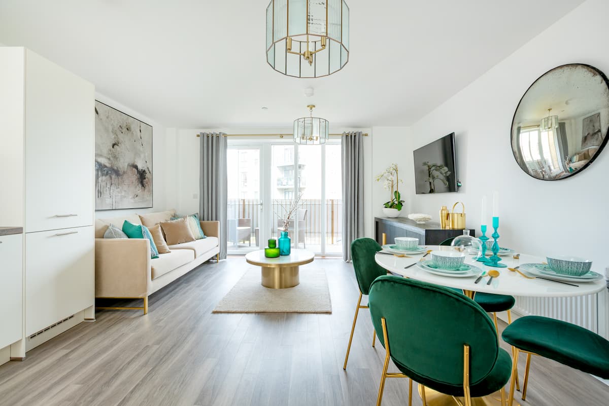 Modern open plan living/ dining