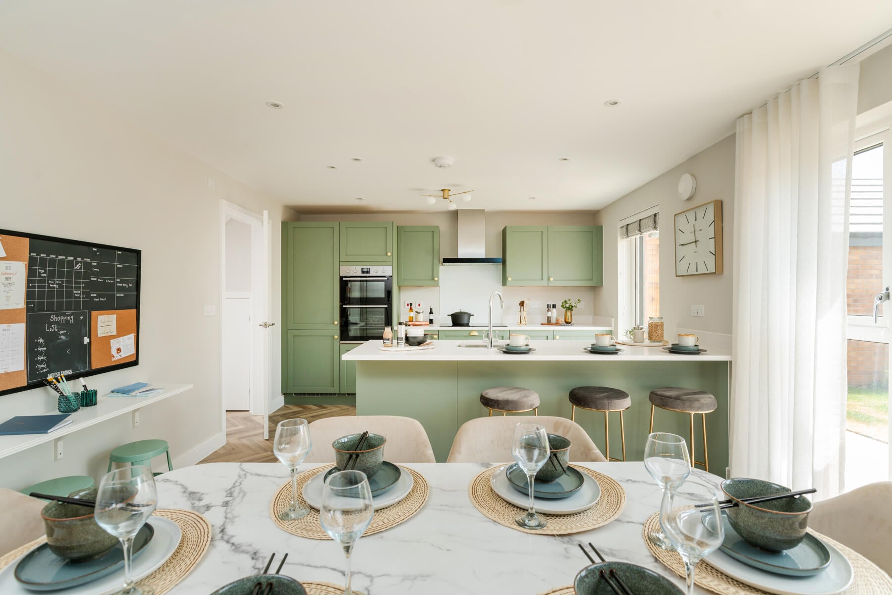Contemporary kitchen with gorgeous breakfast bar
