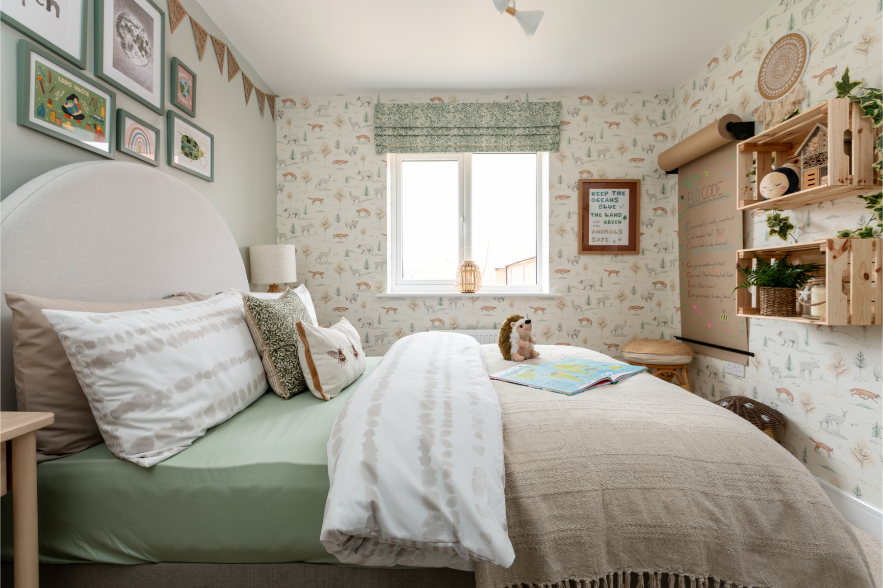 Inviting second bedroom