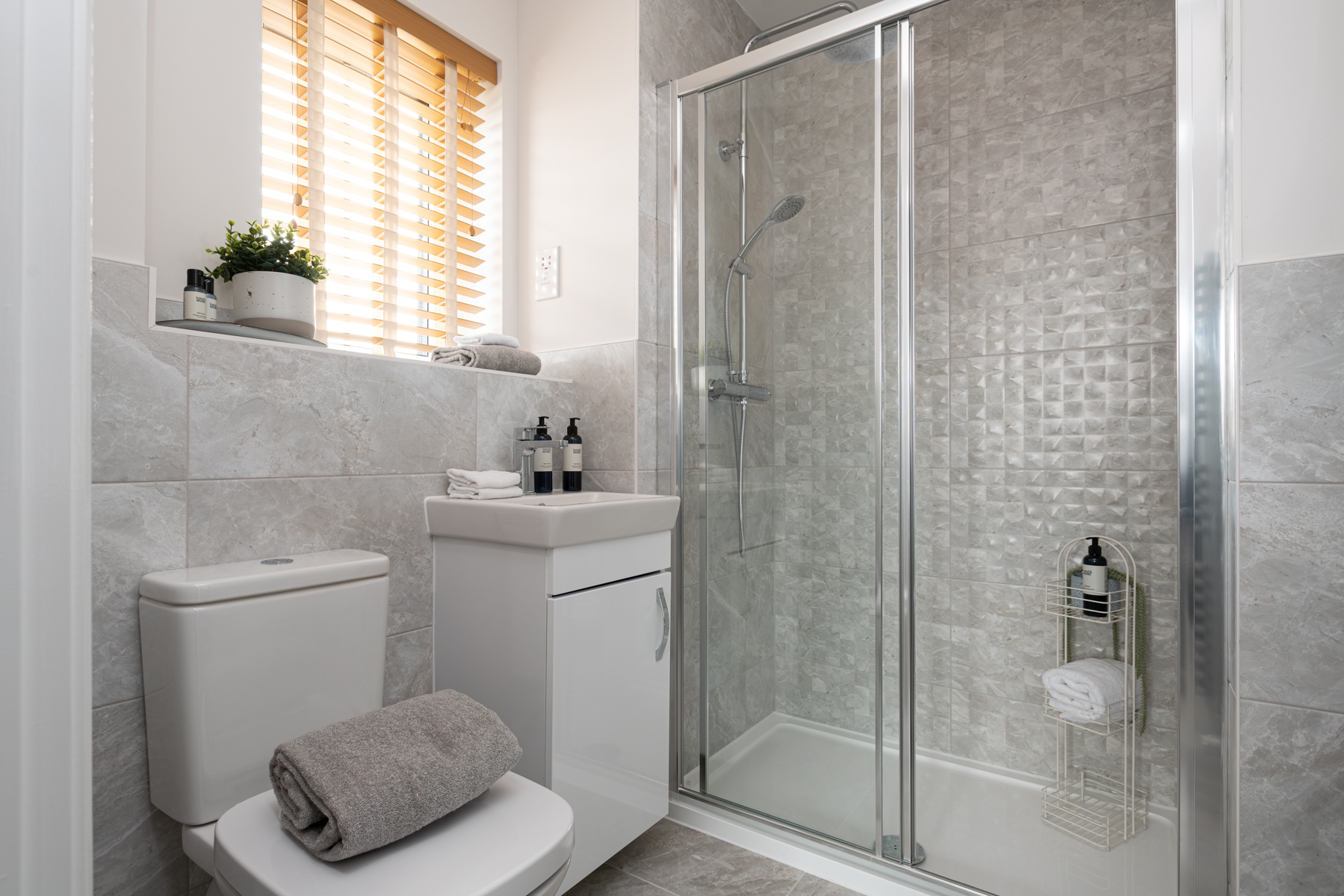 Contemporary en-suite