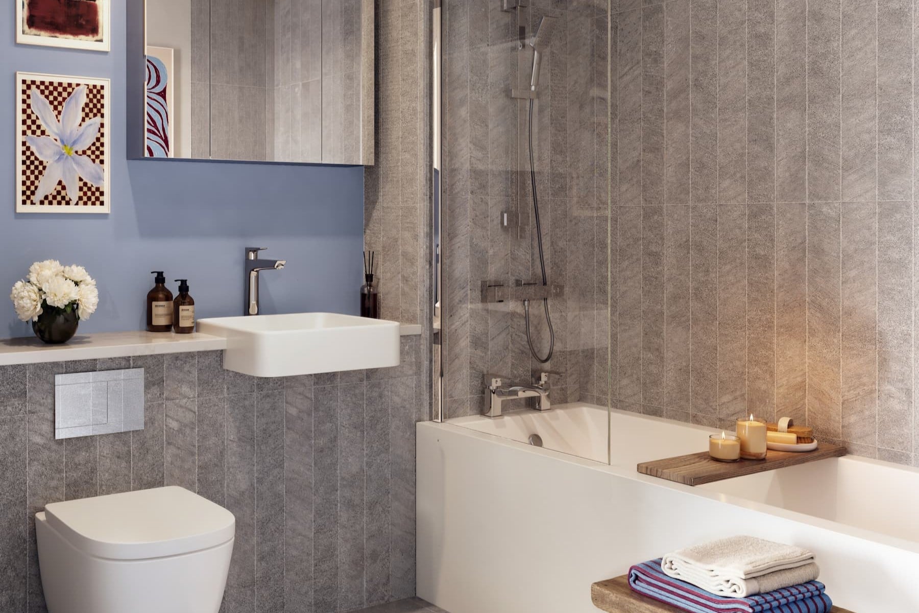 A sense of calm in the  elegantly finished bathroom 
