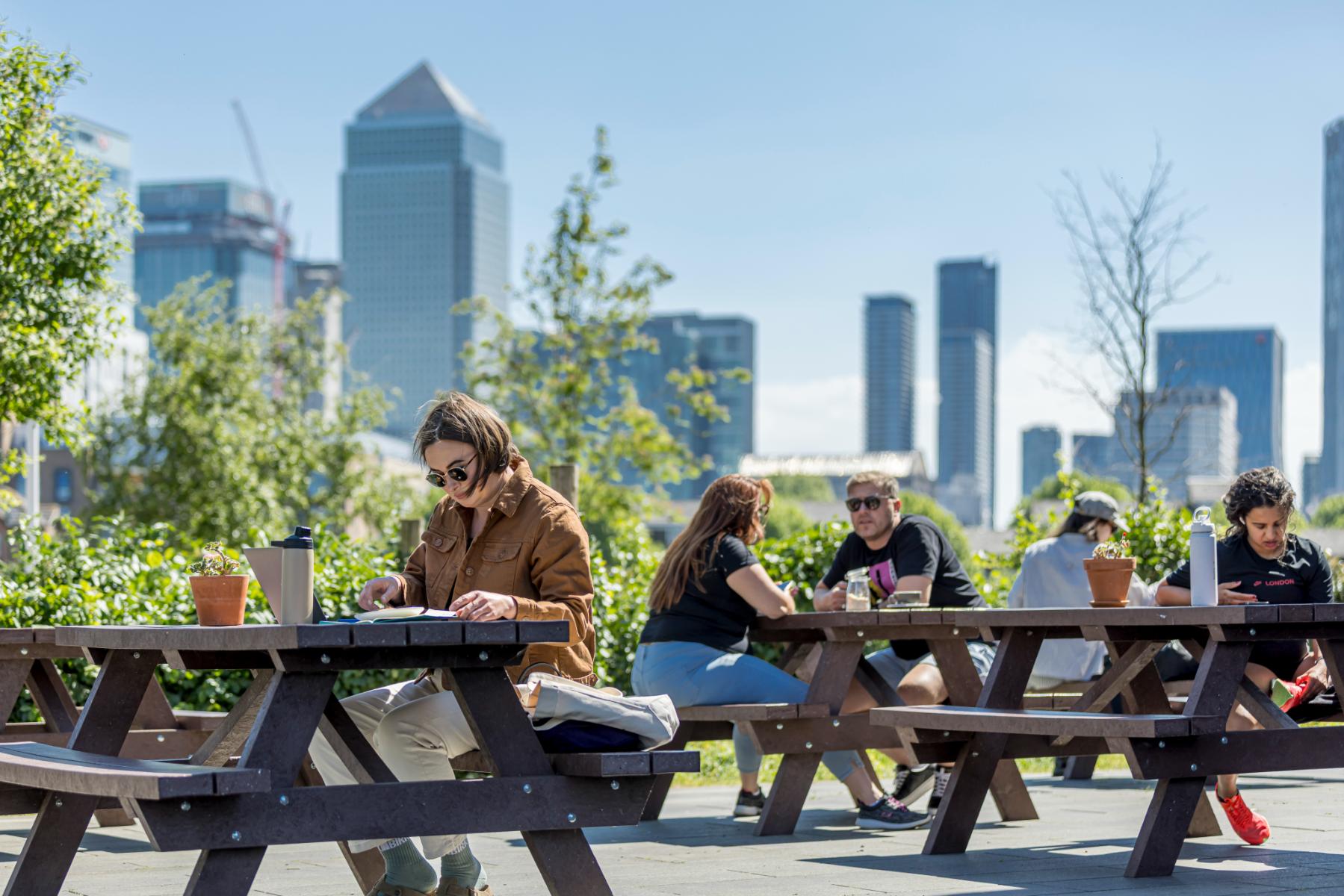 Live nearby Canary Wharf but far enough for quiet contemplation