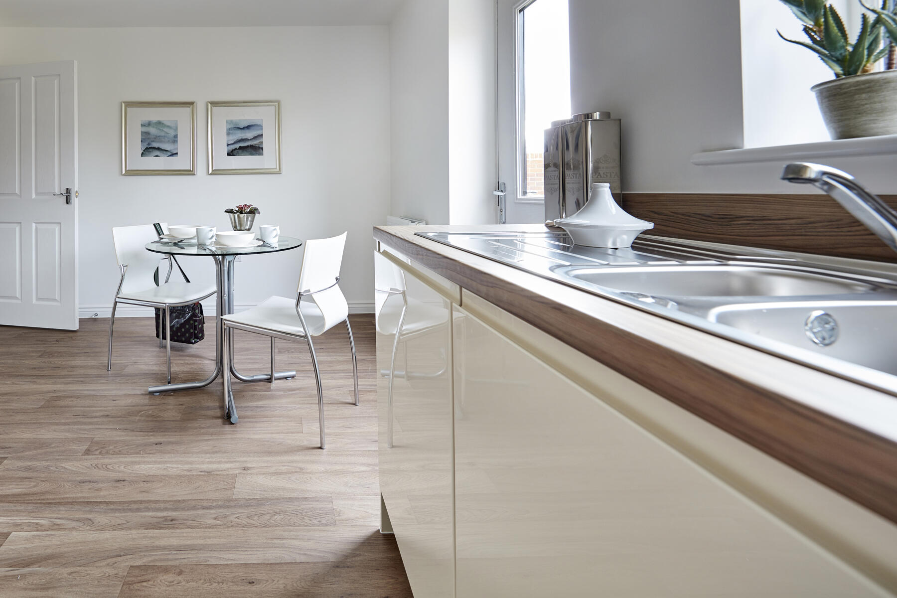 bungalow kitchen diner