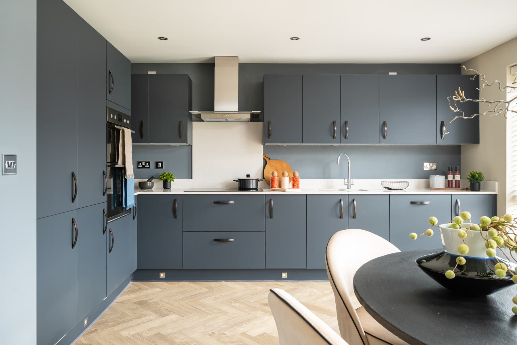 A sociable space to cook & dine