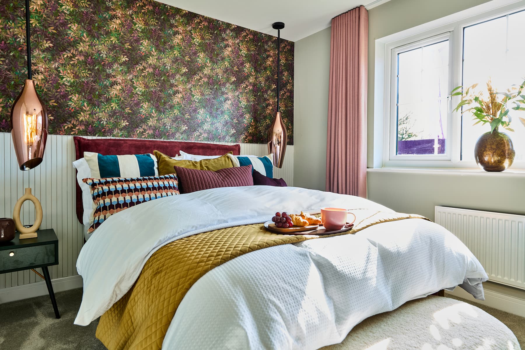 The generous bedroom 1 with en-suite 