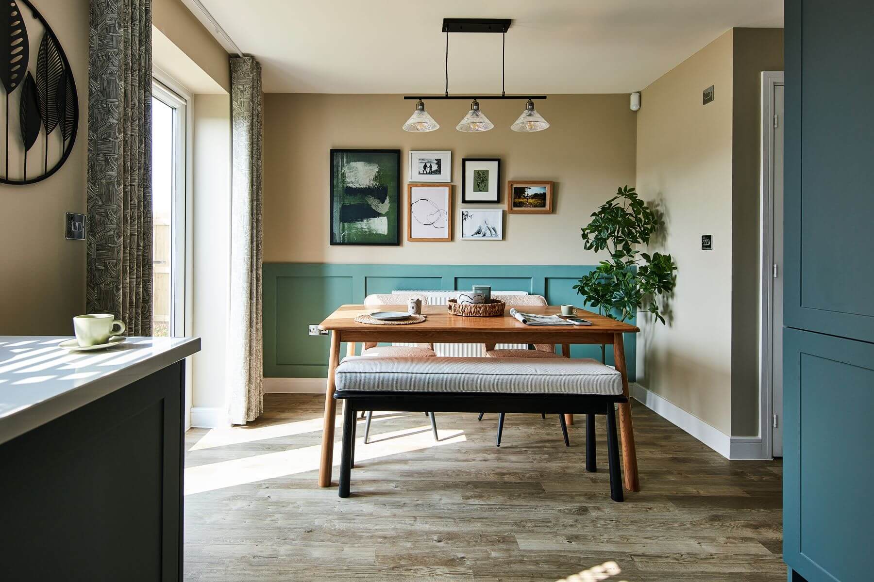 There's plenty of space for dining with family & friends