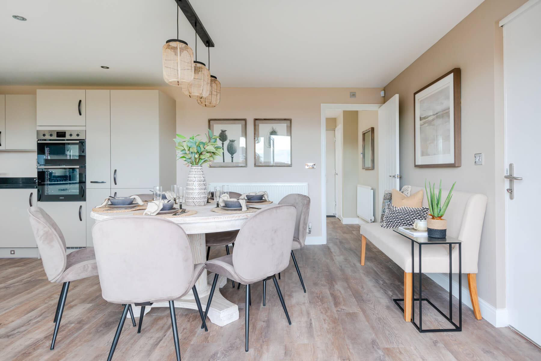 A sociable space to cook & dine