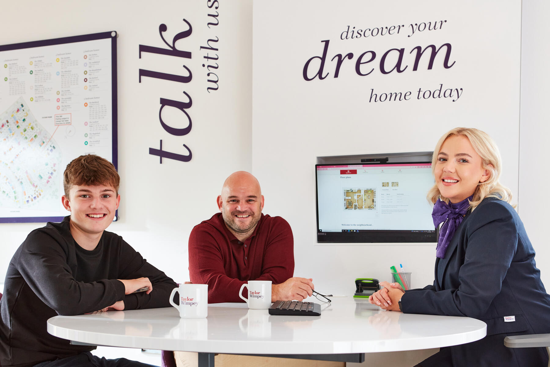 Taylor Wimpey staff and customer