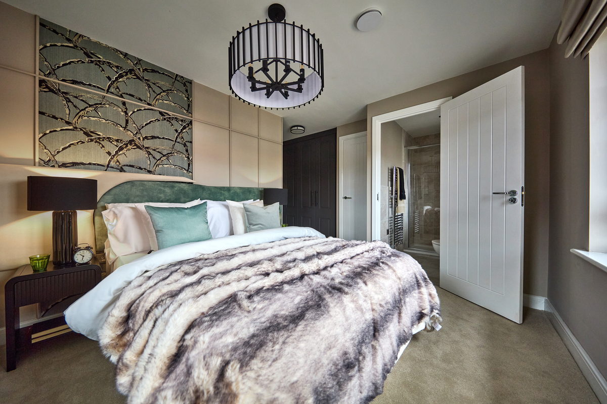 Main bedroom with space for a large bed and ample space