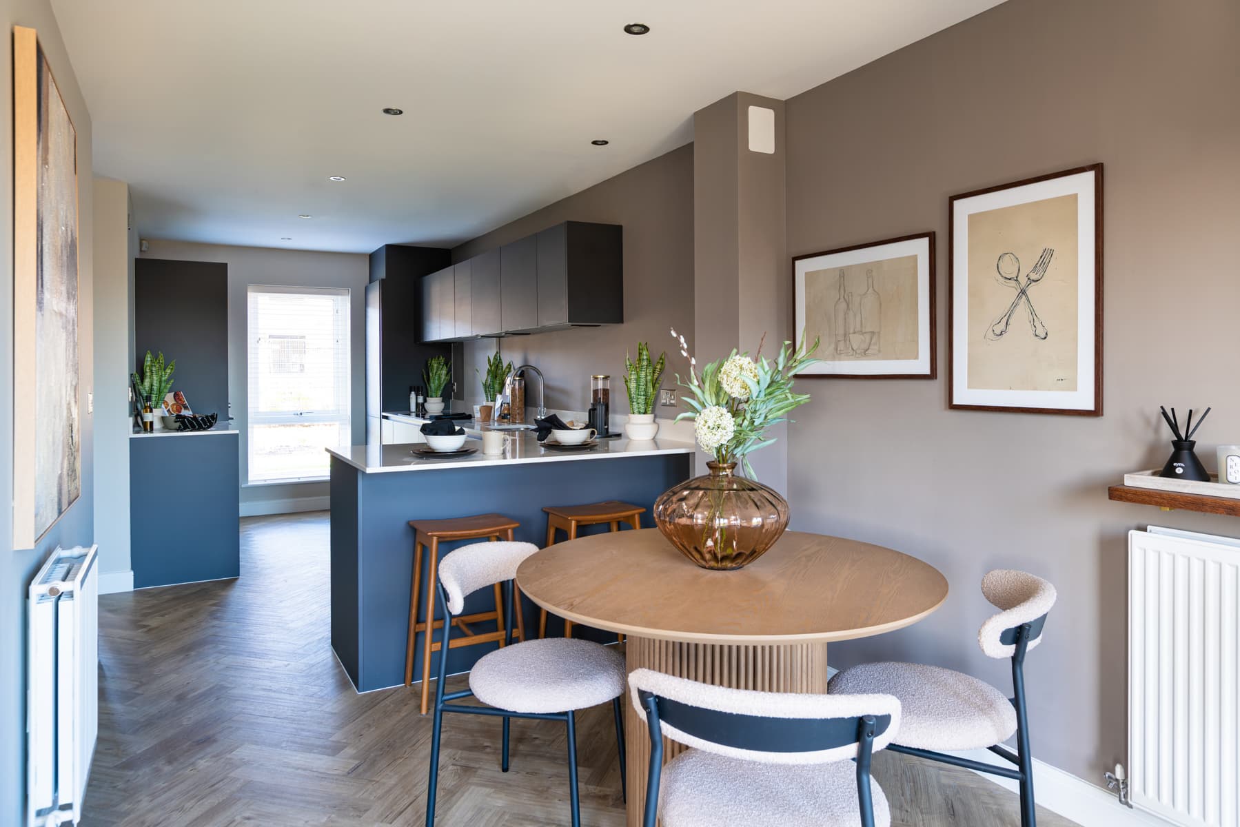 A sociable space to cook & dine