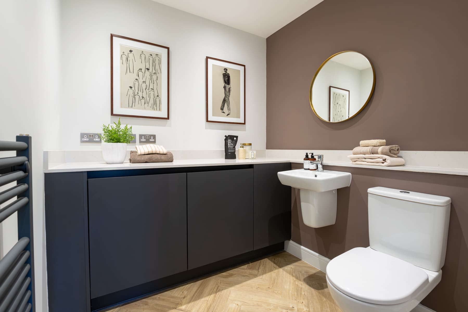 A downstairs cloakroom & utility adds convenience