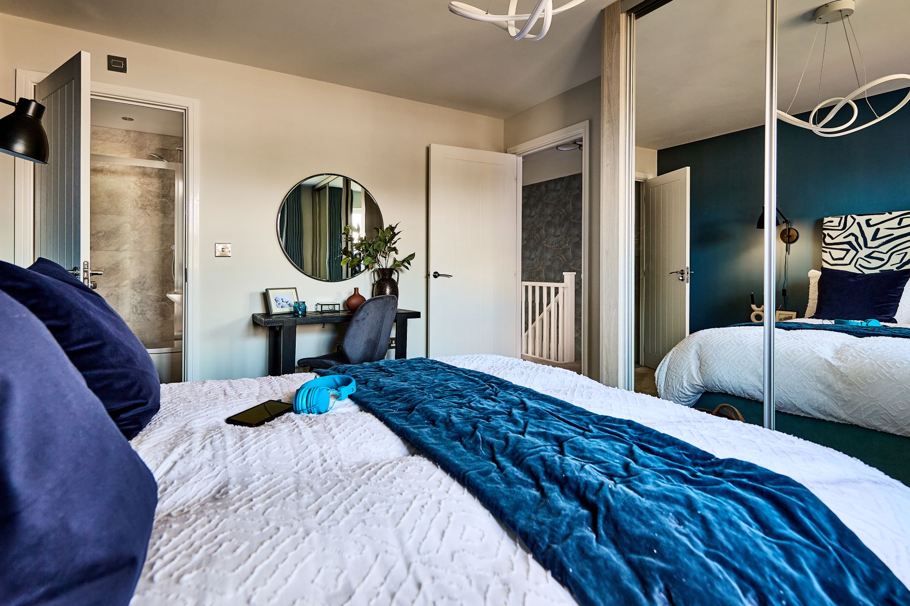 A relaxing en-suite off the main bedroom