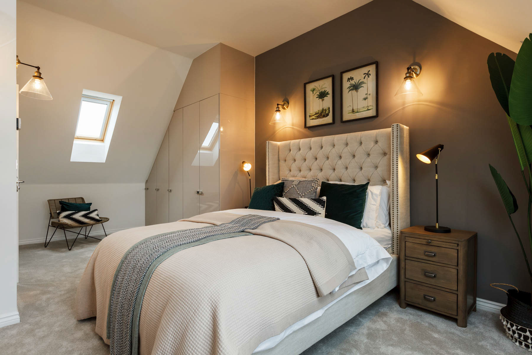 Main bedroom with en suite 