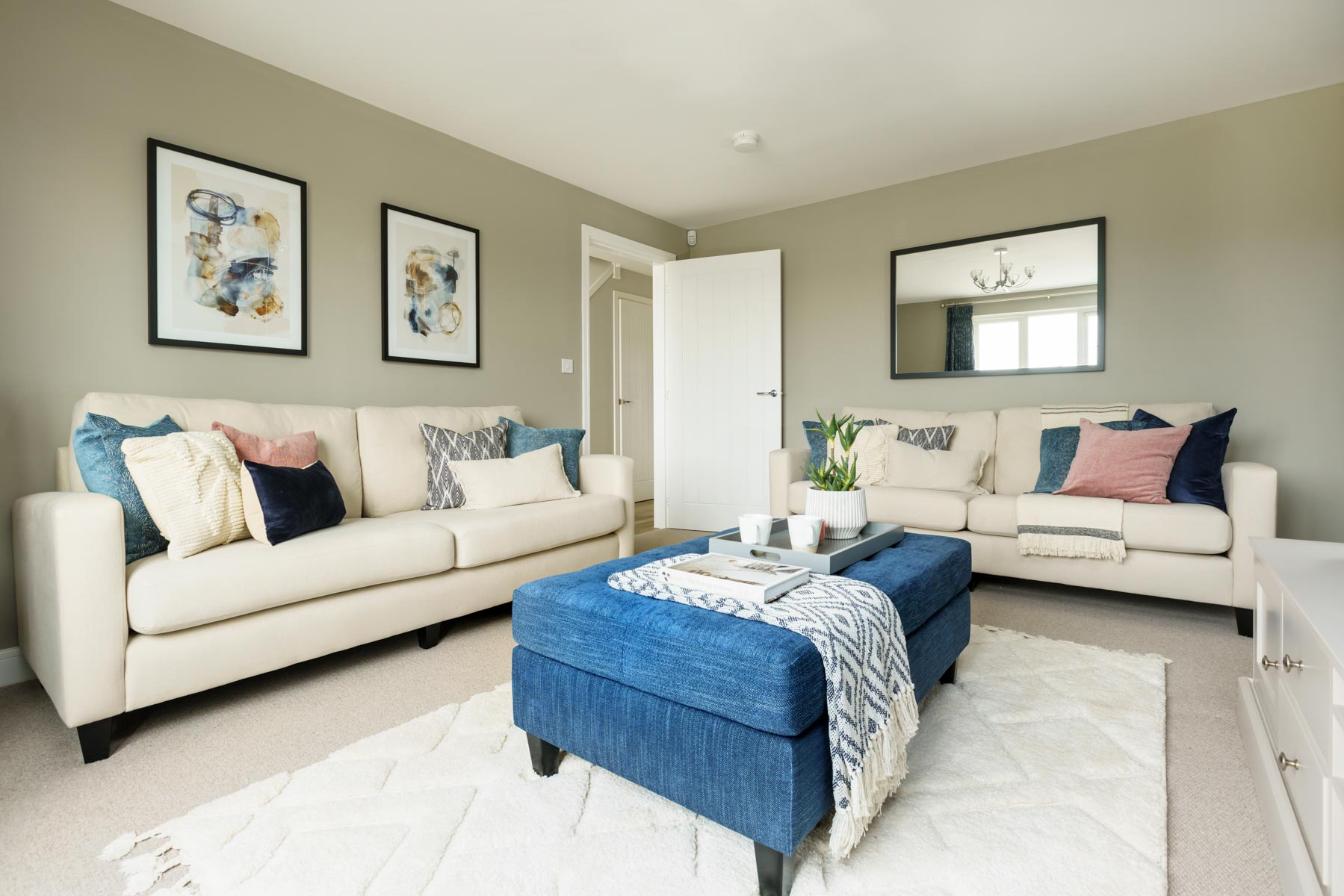 Shaw Valley Midford PA44 Lounge 2