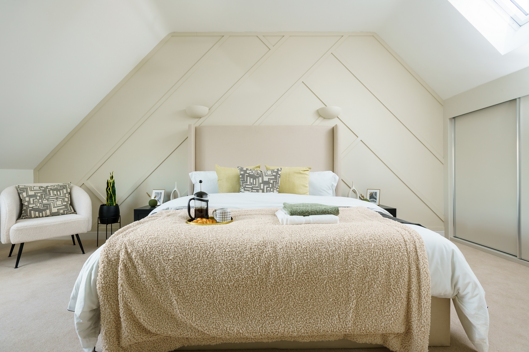 The luxurious main bedroom & en suite is located on the top floor