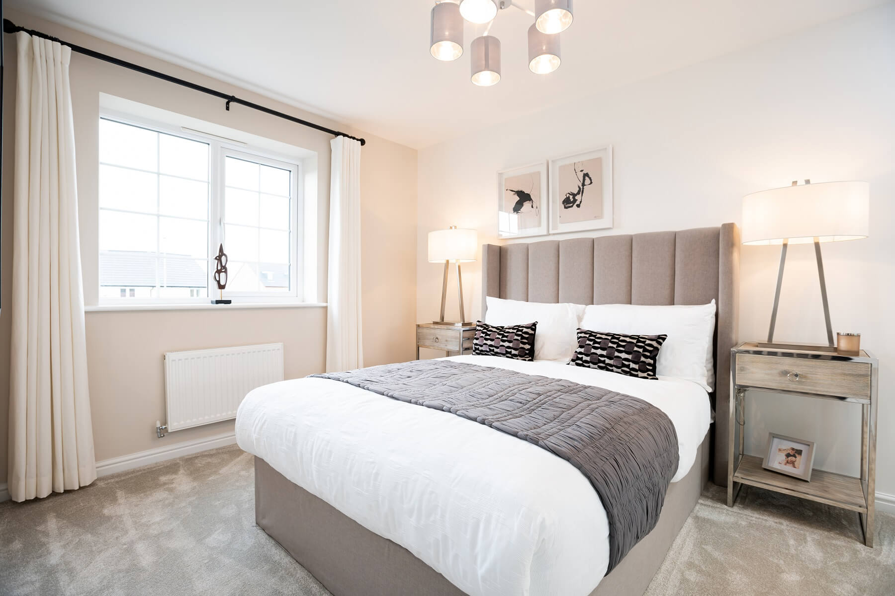 The main bedroom features an en suite shower room