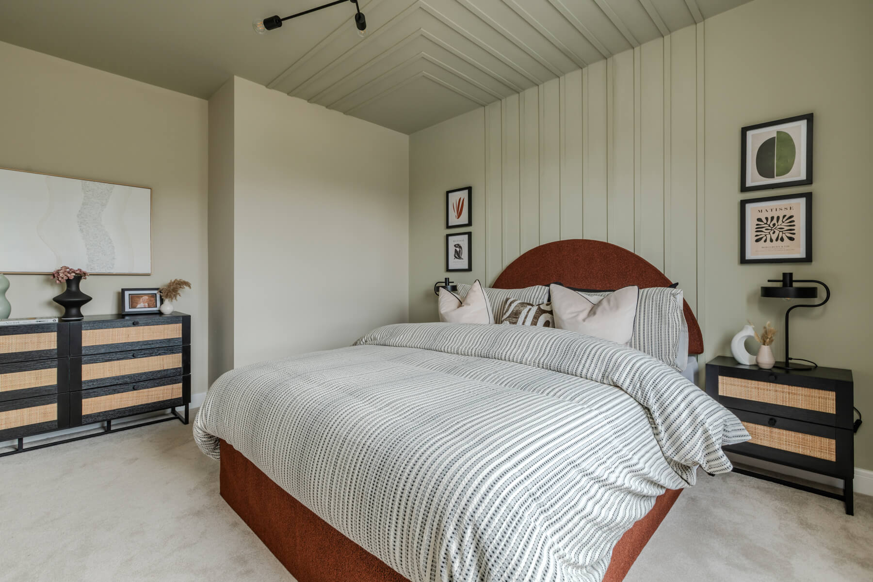 A second spacious double bedroom