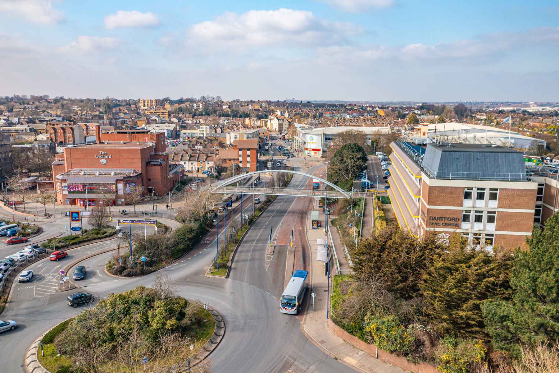 Ideal for commuters with Dartford train station on your doorstep